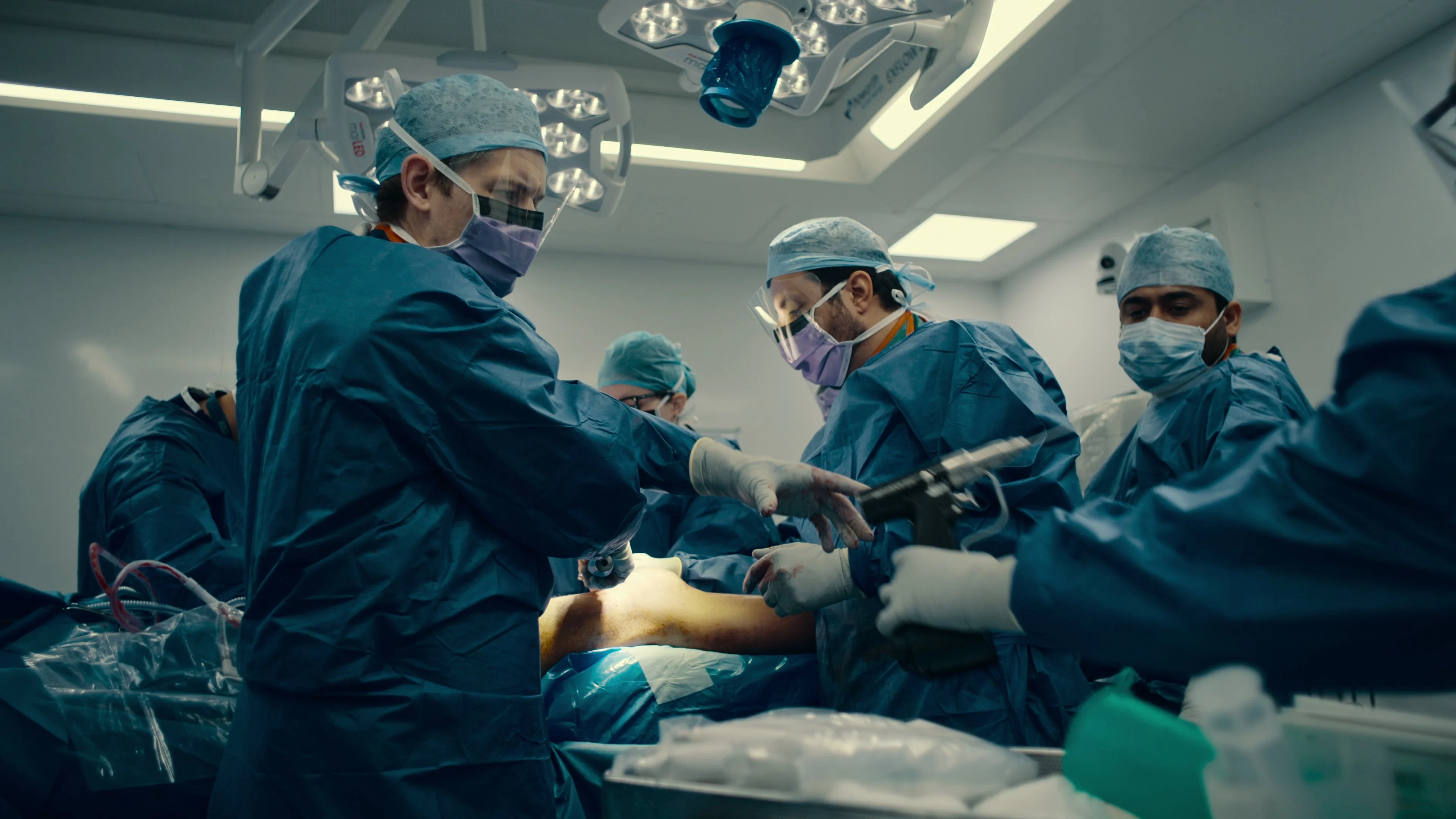 Phim Nguy Cấp: Lằn Ranh Sinh Mạng - Critical: Between Life and Death